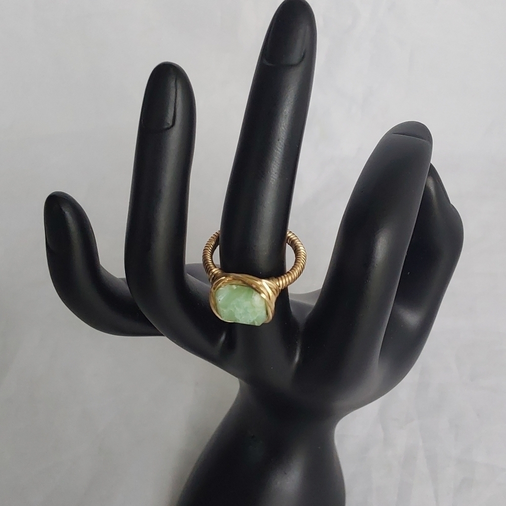 WOMEN'S STONE SIZE 6 RING - Picture 2 of 4